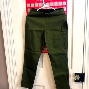 NWT Old Navy Olive Pixie Pant Size 4